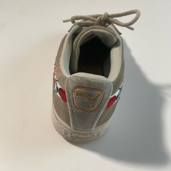 Gray suede embroidered Pumas - Picture 6 of 6
